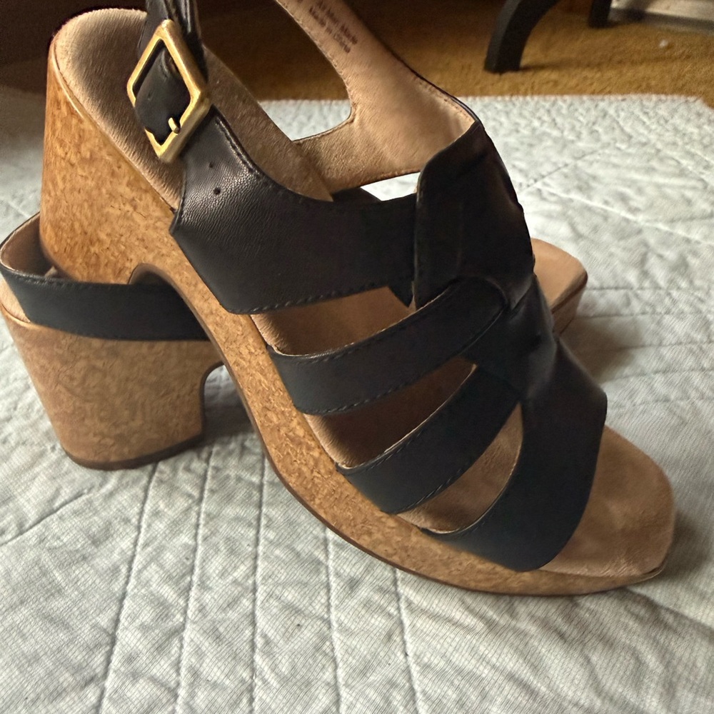 8 Wide Black Strappy Sandals